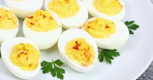Russische Eier - der Snack, der auf keiner guten Party fehlen darf