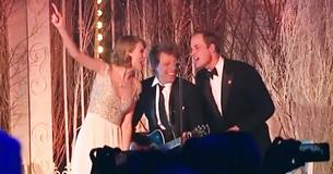 Je moet Prins William zien rocken op Bon Jovi's 'Living On A Prayer' met Taylor Swift