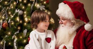 Les gens réclament maintenant que le Père Noël devrait être asexué
 ou une femme