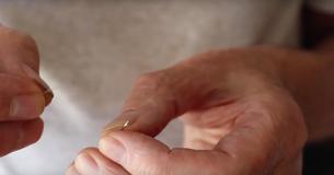 La méthode facile d'enfiler une aiguille dont vous n'avez jamais entendu parler