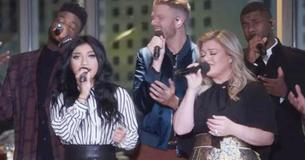 Kelly Clarkson voert prachtige versie van kerstnummer op met Pentatonix, iedereen is onder de indruk