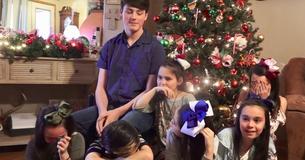 Ces 7 enfants ont été adoptés avant Noël et envoient un message réconfortant aux nouveaux parents