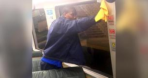 Man die metrostel aan het schoonmaken is, draaide een extra dienst toen hij een schreeuw om hulp hoorde & hij toesnelde om een leven te redden.