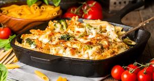 Low Carb: Mozzarella-Gemüseauflauf mit Hühnchen