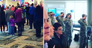 Une grande foule s'immobilise dans un aéroport pour une émouvante démonstration de gratitude