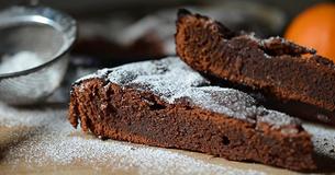 Backe einen Schokoladenkuchen mit nur zwei Zutaten 