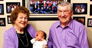 Un couple marié depuis 61 ans révèle un fait incroyable sur leur famille et fait la une des journaux nationaux