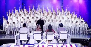 Une chorale d'enfants reprend la chanson "Bohemian Rhapsody" et donne le frisson au public