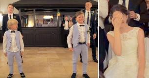 8 frères et sœurs dansent devant la mariée, mais ce sont les pas du petit frère qui impressionnent tout le monde 