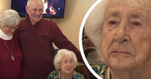 Des jumeaux fêtent leur 80ème anniversaire et leur mère âgée 103 ans est l'une de leurs invités