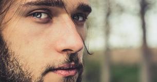 10 segnali di avvertimento che indicano che la tua personalità intimorisce le altre persone