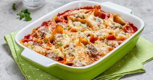 Low Carb Rezept: Gemüseauflauf mit Spiegeleiern