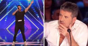 Un homme stressé fait un signe à sa maman puis ouvre la bouche avec une note si haute que même Simon est admiratif