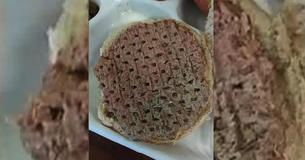 Une collégienne parle de la cantine de son école après la diffusion de photos inquiétantes prises au déjeuner