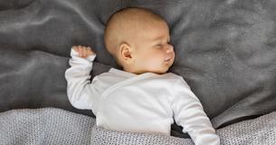 Une jeune maman a le temps de prendre sa douche et de terminer son café pendant qu'il est encore chaud, grâce à une idée brillante.