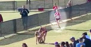 Student stopt ingestort meisje te helpen, maar het is de hardloper achter haar die de krantenkoppen haalde