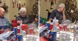 Le mari surprend sa femme de plus de 60 ans avec une nouvelle bague de fiançailles étincelante