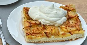 Fluffiger Apfel-Schmand-Kuchen vom Blech