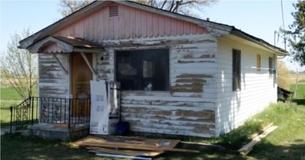 Une femme transforme la maison abandonnée de sa grand-mère en une maison confortable