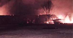 Un garçon de 16 ans traverse le mur de grange en feu pour sauver 14 chevaux Clydesdale piégés