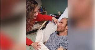 La femme chante "Amazing Grace" à son mari pour la dernière fois dans une vidéo déchirante.
