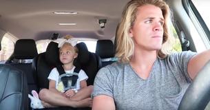 Mädchen und Stiefvater nehmen urkomisches Video zusammen auf, bekommen 35 Millionen Klicks und Mama bekommt davon Wind 