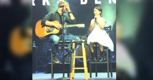 Les instincts paternels de Dierks Bentley s’illuminent lorsque sa fille chante un verset de façon inattendue