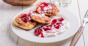 Fluffige "Tworoshniki" - Diese russischen Quark-Pfannkuchen werden Dich begeistern 