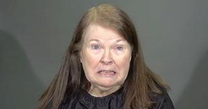 Elle a 66 ans, fatiguée de se colorer les cheveux tous les mois, elle prend une toute nouvelle couleur et paraît plus jeune de 20 ans