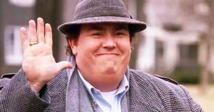 Ryan Reynolds prévoit rendre un hommage rempli d'émotion à John Candy à l'occasion du 25e anniversaire de sa mort