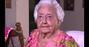 Une femme de 100 ans sachant manier le crochet depuis l'âge de 12 ans donne chaque centime de ses bénéfices