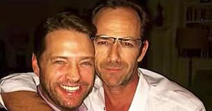 Jason Priestley soffre per la perdita del suo "grande amico da 29 anni," Luke Perry