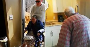 Un couple de personnes âgées découvre que leur fils a transformé sa propre salle de récréation du sous-sol en une suite rénovée pour qu'ils puissent y vivre.