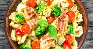 Viel besser als normaler Nudelsalat: Der Tortellinisalat