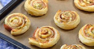 Einfache Schmand-Schinken-Schnecken mit Käse