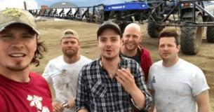 Estos granjeros alcanzaron la fama versionando un clásico de la música country