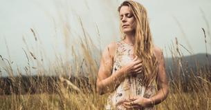Les femmes ont tendance à avoir ces 8 tendances après avoir eu le cœur brisé trop de fois.