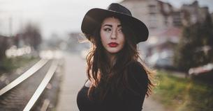 Las 8 etapas de sanación después de escapar de una relación abusiva con un narcisista