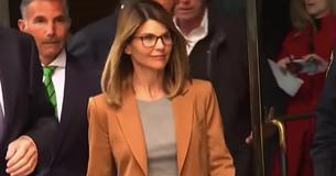 Lori Loughlin drohen 20 Jahre im Gefängnis für den Vorwurf mit Geld eine College-Zulassung gekauft zu haben