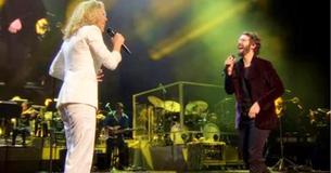 Jennifer Nettles vergezelt Josh Groban in een duet dat zo zwoel is dat de harten van het publiek gaan kloppen