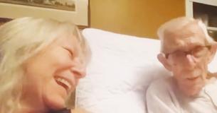 Une fille demande à son père s'il a la maladie d'Alzheimer et il lui donne une réplique qui illumine l'internet