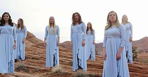 Vrouwelijk koor zingt ongelooflijk mooie a cappella cover van 'I Can Only Imagine'