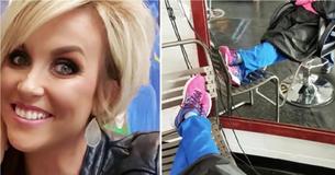 Une infirmière s'endort sur sa chaise pendant sa coupe de cheveux, la coiffeuse remarque ses chaussures et prend rapidement une photo