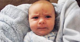 Papá le pregunta a su bebé si ha dormido bien y la escena tiene a todo internet enamoradísimo