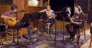 Willie Nelson et ses fils rendent les fans émotionnels avec leur performance émouvante de "Blue Eyes Crying In The Rain"
