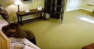 Une femme vole la bague de la grand-mère qui est décédée, mais c'est la famille qui rit en dernier
