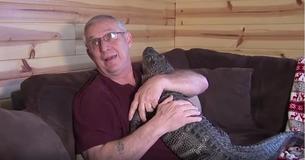 This Man Says His Emotional Support Alligator Helps His Depression