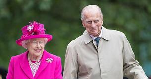 Koningin Elizabeth en Prins Philip zijn verwant aan elkaar - het langst getrouwde koppel in de Britse monarchie ontmoette elkaar voor het eerst toen zij pas 8 jaar oud was.
