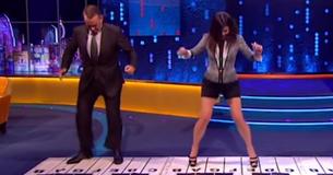 Tom Hanks et Sandra Bullock recréent la célèbre scène de 'Big' et leur performance bat vraiment l'original