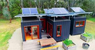 Australisch echtpaar verandert drie containers van 6 meter in een ongelofelijk huis